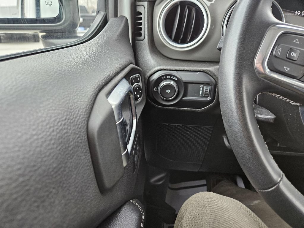 Used 2023 Jeep Wrangler Unlimited Sahara AWD/4WD image 13