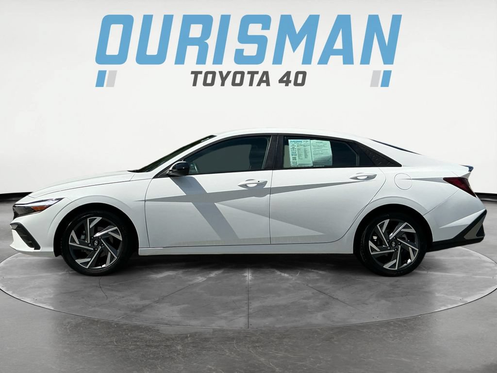 Used 2025 Hyundai Elantra Sport FWD image 4