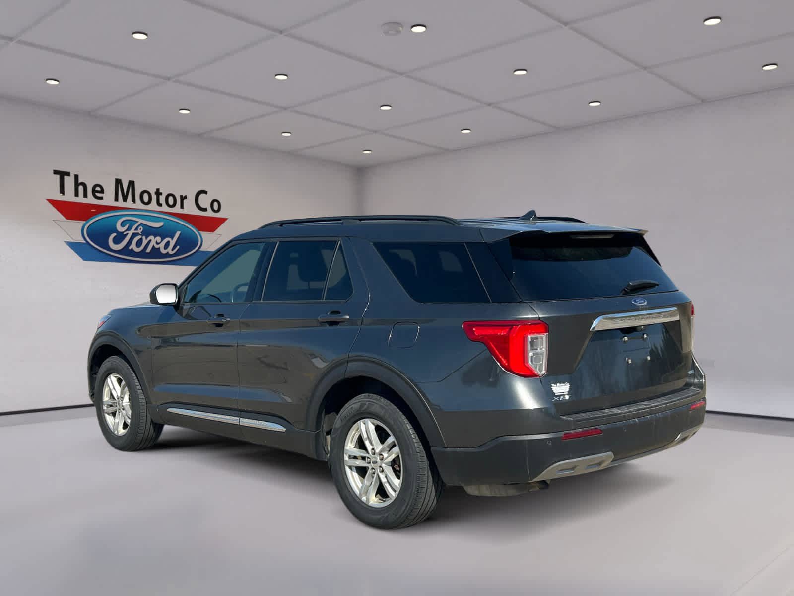 Used 2020 Ford Explorer XLT w/ Equipment Group 202A AWD/4WD image 7