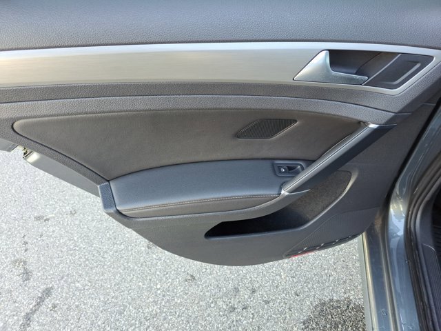 Used 2015 Volkswagen Golf TDI S image 14