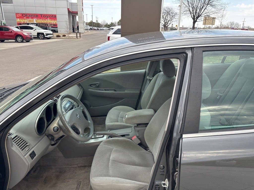 Used 2004 Nissan Altima 3.5 SE image 7