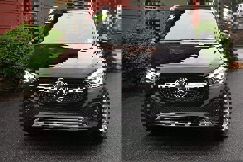 Used 2021 Mercedes-Benz GLA 250 4MATIC w/ Premium Package image 2