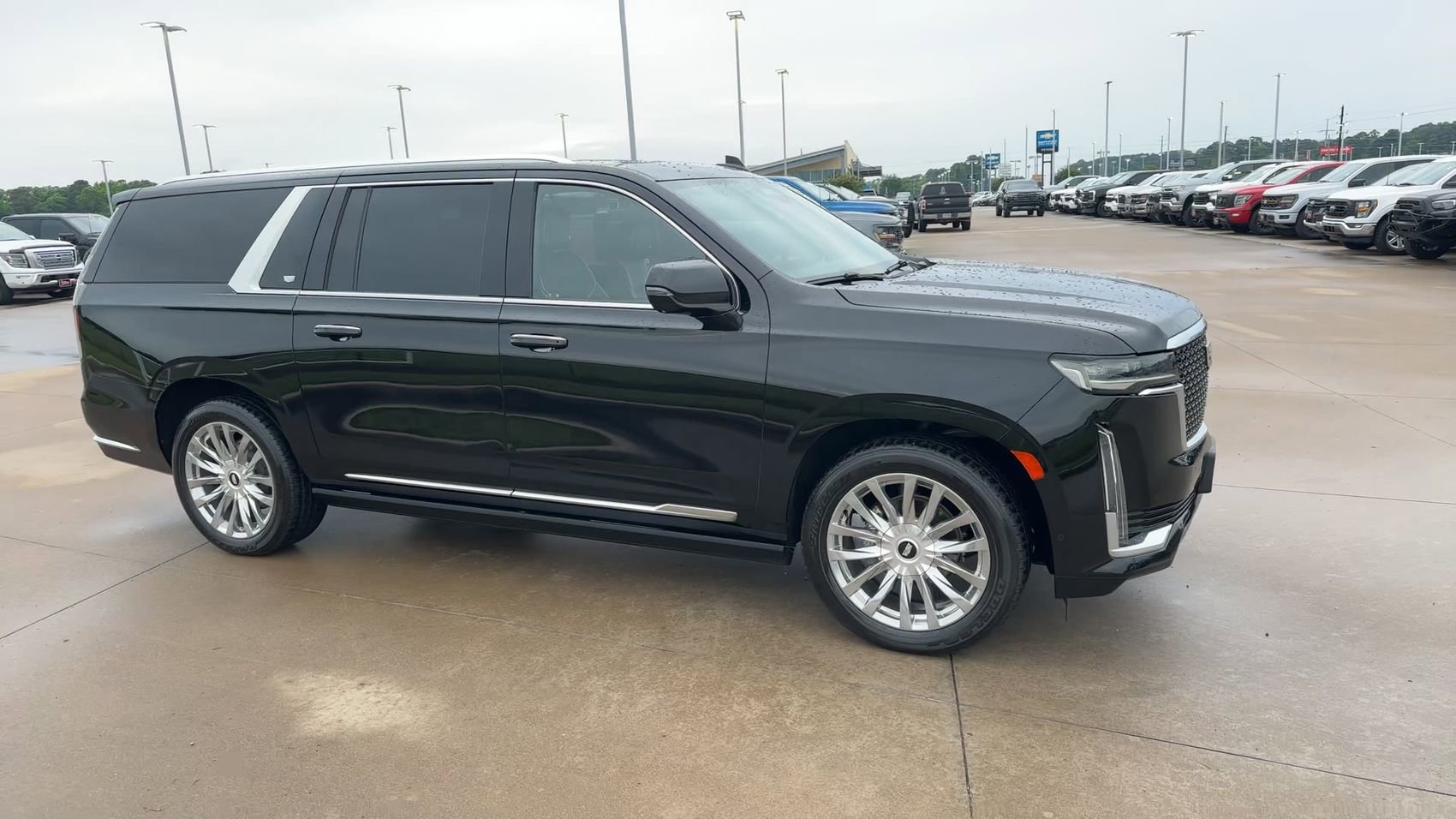 Used 2021 Cadillac Escalade ESV Premium Luxury w/ Driver Assist Tech Package AWD/4WD image 9