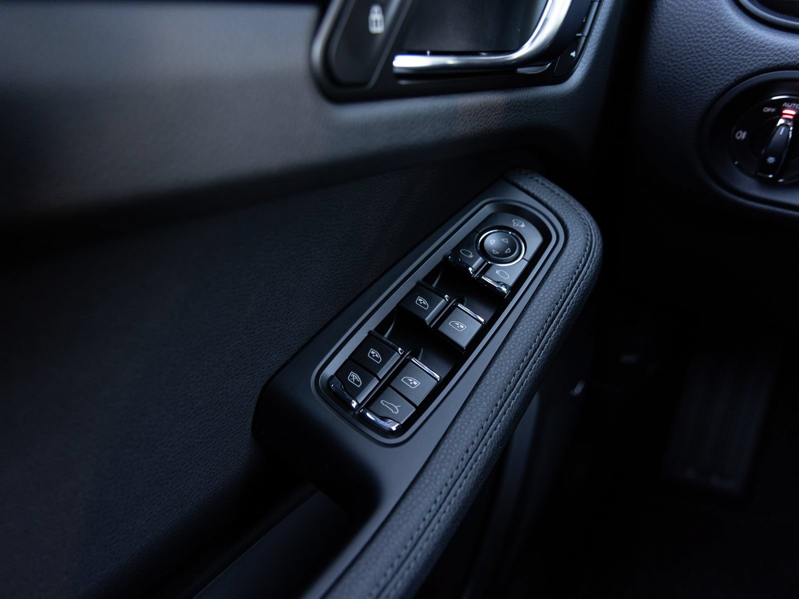 Certified 2026 Porsche Macan AWD/4WD image 21