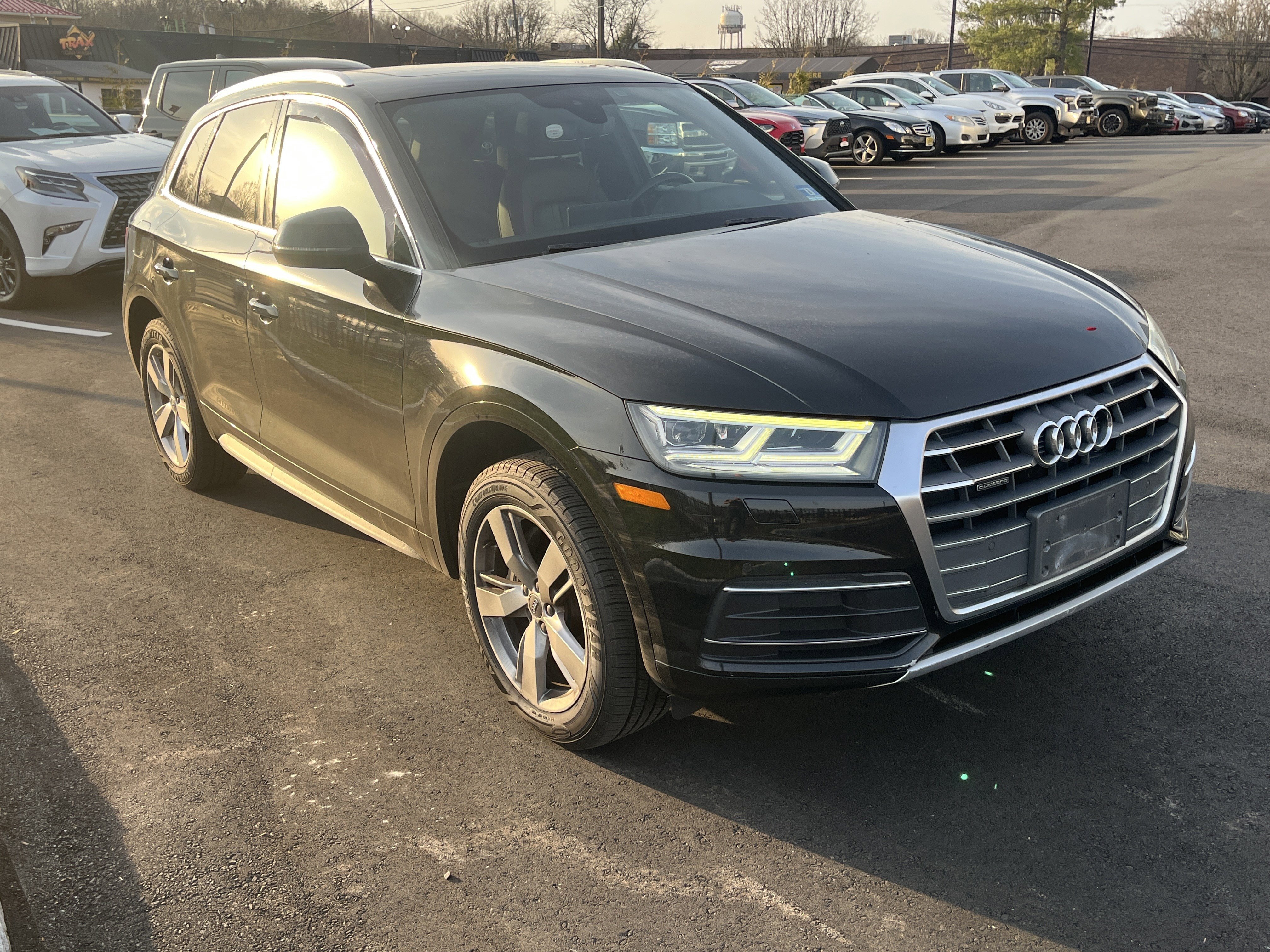 Used 2018 Audi Q5 2.0T Premium Plus w/ Premium Plus Package image 2