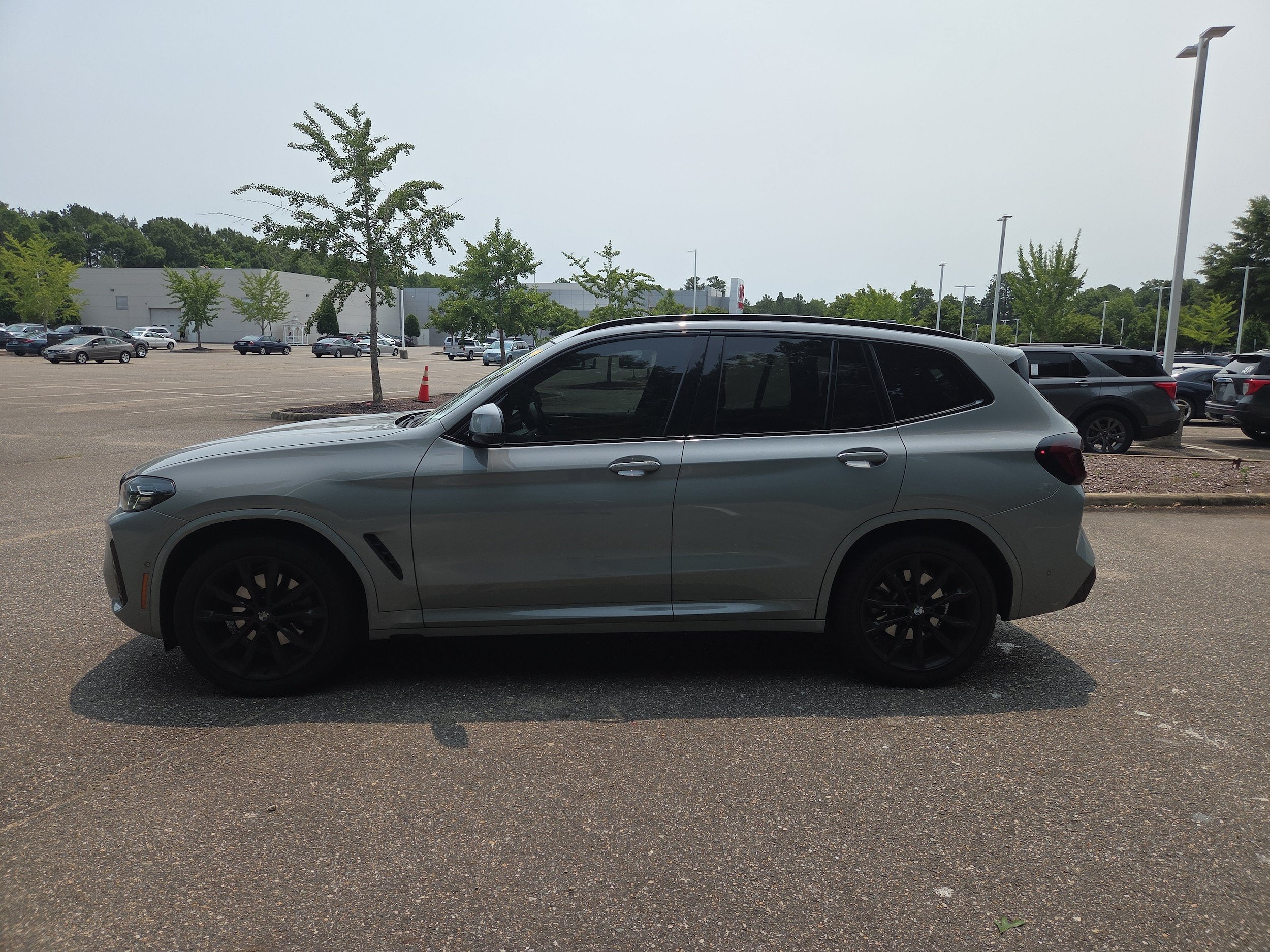 Used 2023 BMW X3 xDrive30i w/ M Sport Package AWD/4WD image 6