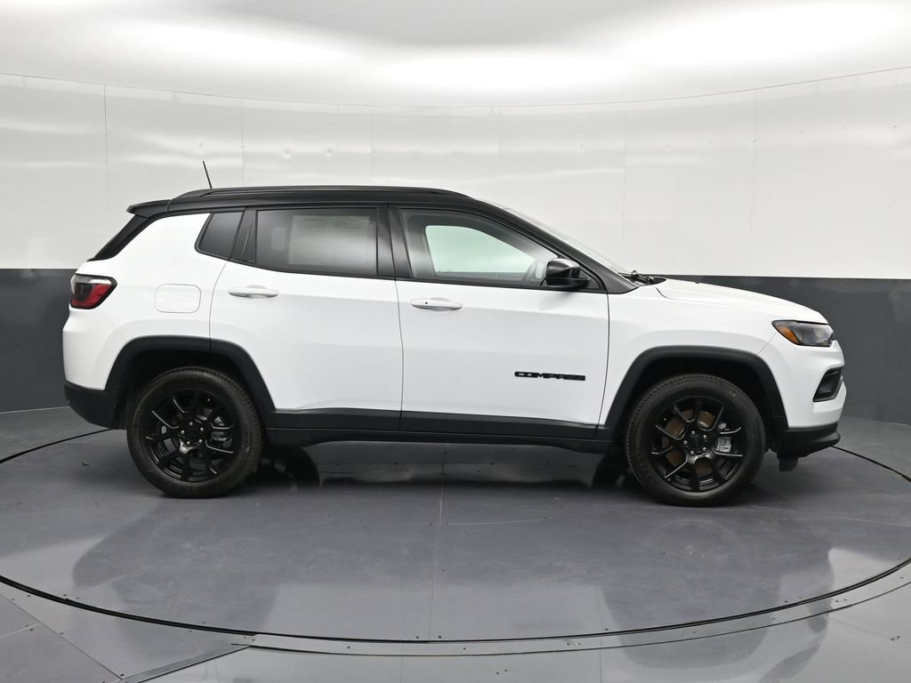 Used 2023 Jeep Compass Altitude image 4