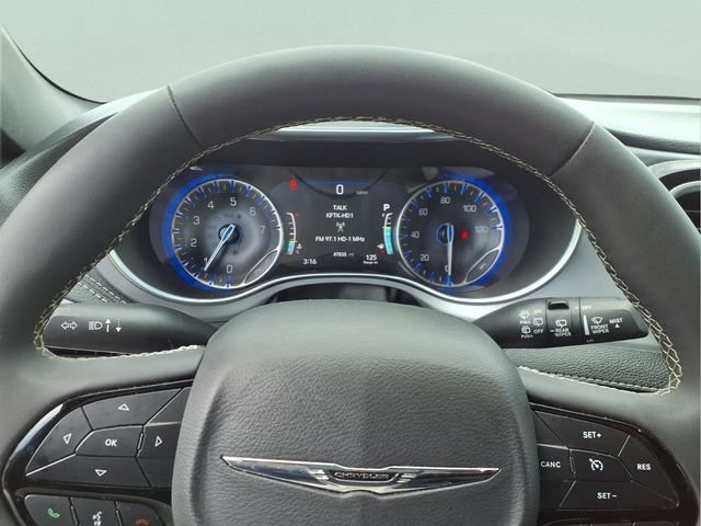 Used 2025 Chrysler Pacifica Limited FWD image 10