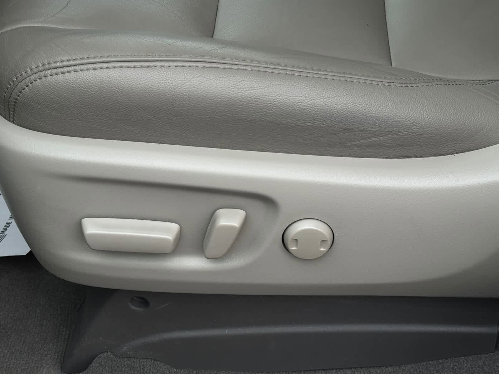 Used 2019 Toyota Sienna XLE w/ XLE Navigation Package FWD image 18
