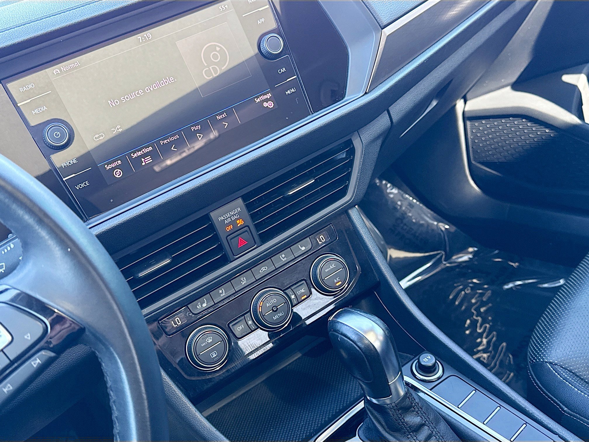 Used 2019 Volkswagen Jetta SEL Premium image 25