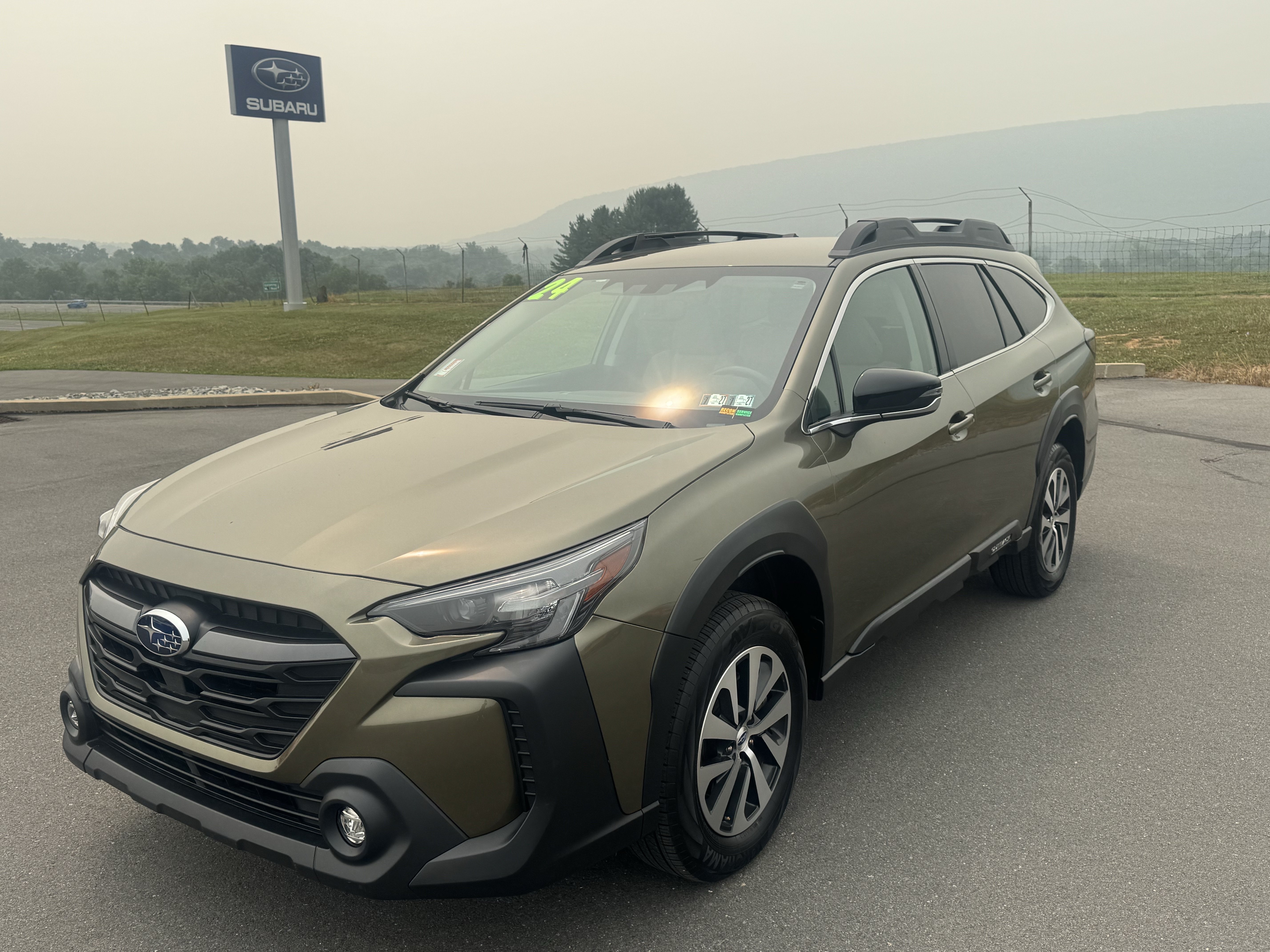 Certified 2024 Subaru Outback Premium w/ Popular Package #1A AWD/4WD image 8