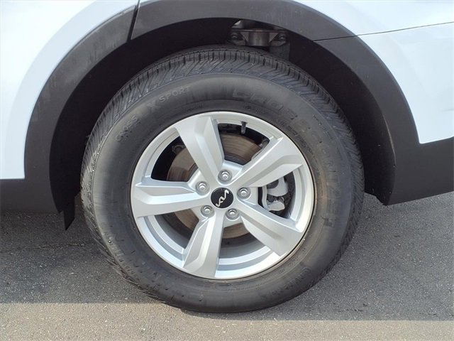 Used 2023 Kia Sorento LX image 7