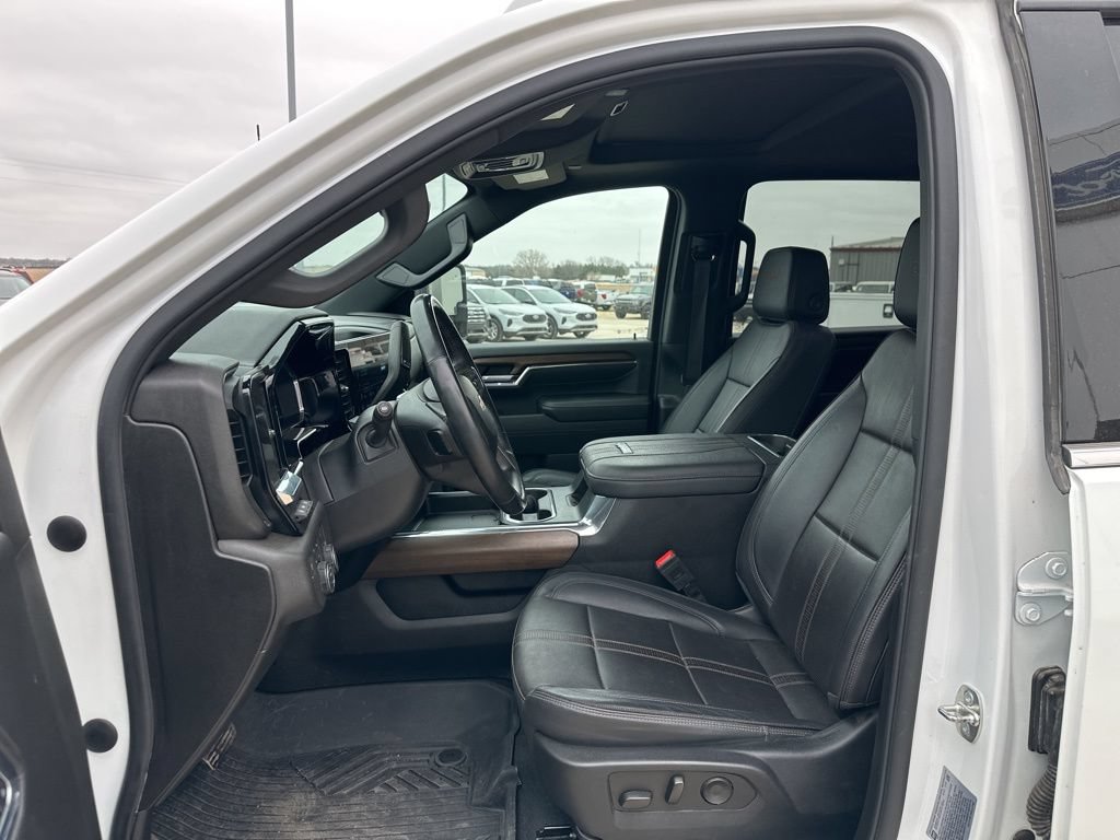 Used 2024 Chevrolet Silverado 2500 High Country w/ Technology Package AWD/4WD image 15