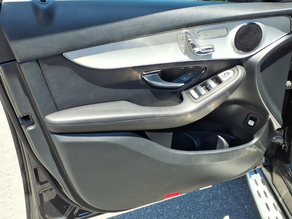 Used 2021 Mercedes-Benz GLC 300 4MATIC image 13