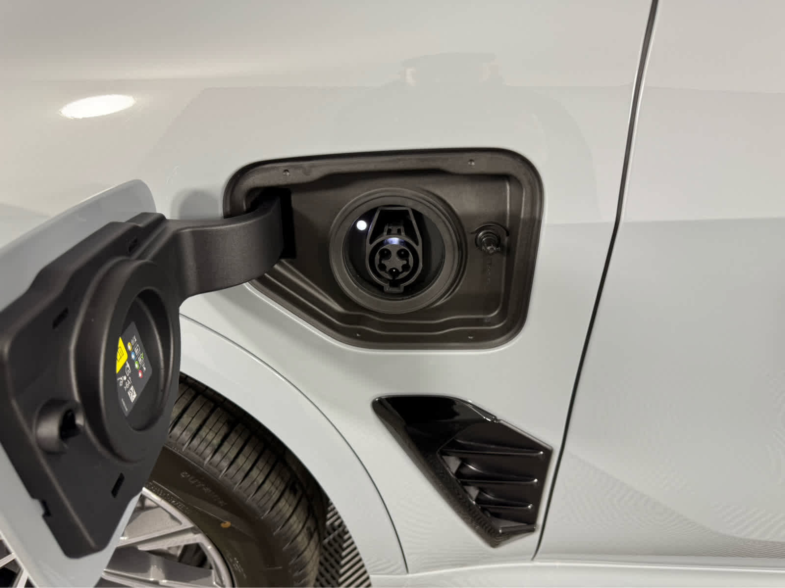 New 2026 BMW X5 xDrive50e w/ M Sport Package image 9