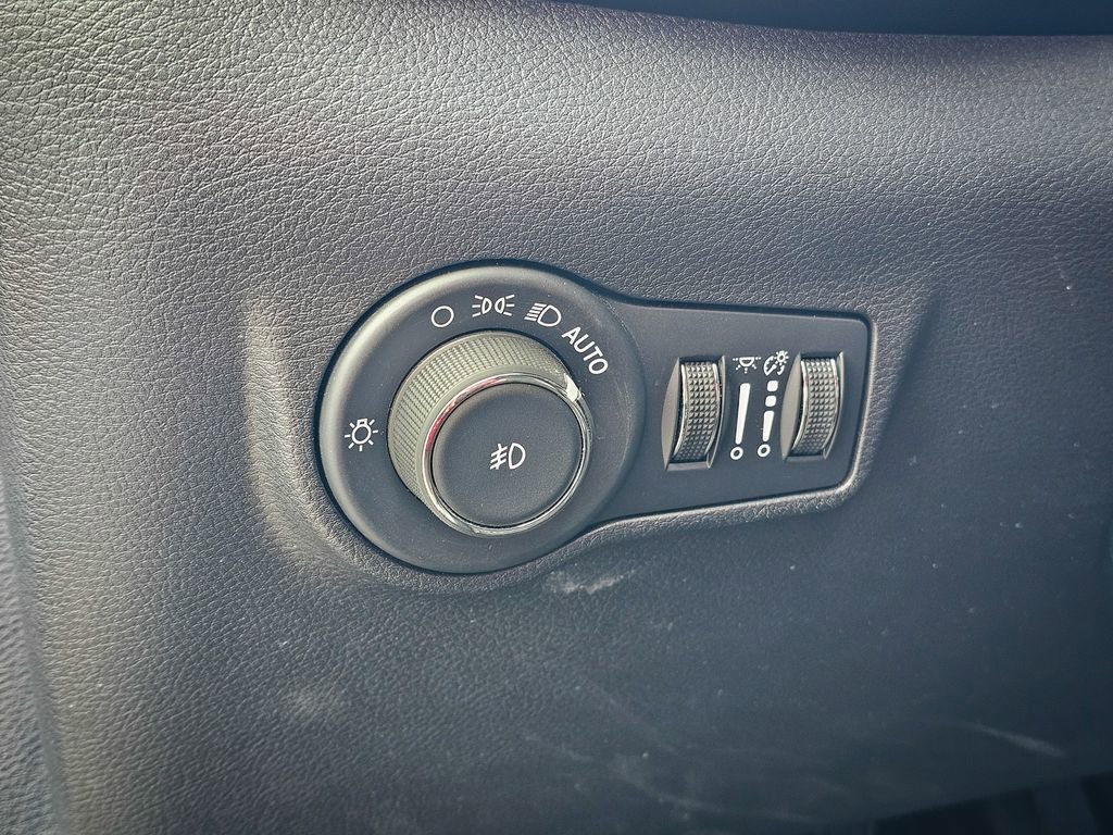 Used 2024 Jeep Compass Latitude image 13