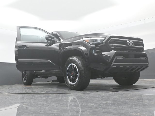 Used 2024 Toyota Tacoma SR5 AWD/4WD image 31