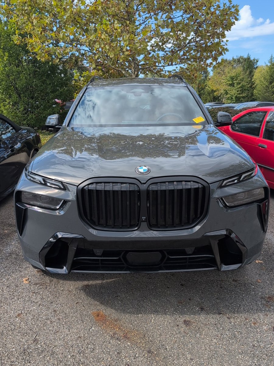 Used 2024 BMW X7 xDrive40i w/ M Sport Package AWD/4WD image 6