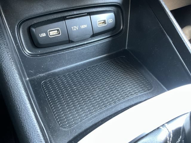 Used 2022 Hyundai Venue Limited FWD image 27
