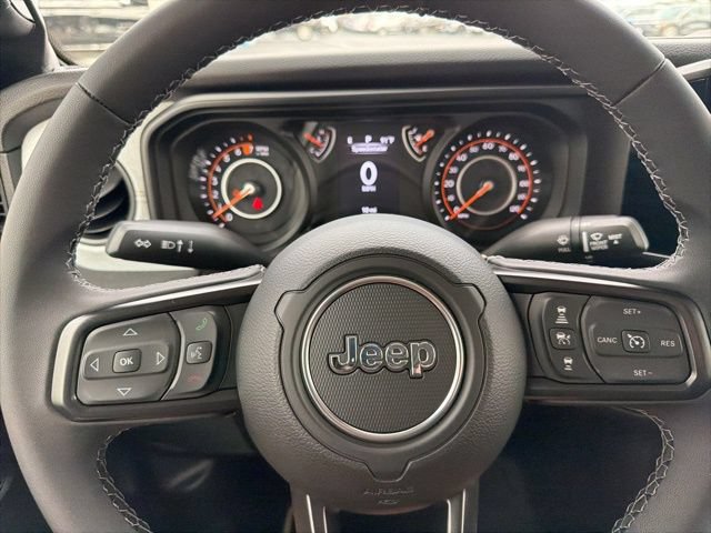 Used 2025 Jeep Gladiator Sport AWD/4WD image 11
