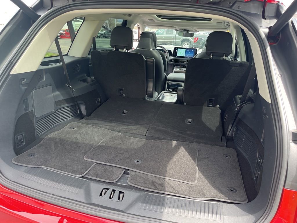 Used 2025 Lincoln Aviator Reserve w/ Equipment Group 201A image 16