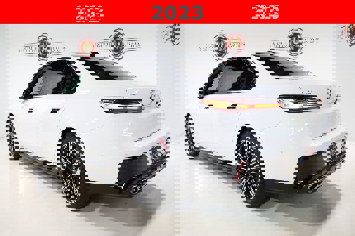 Used 2023 BMW 760i xDrive image 3