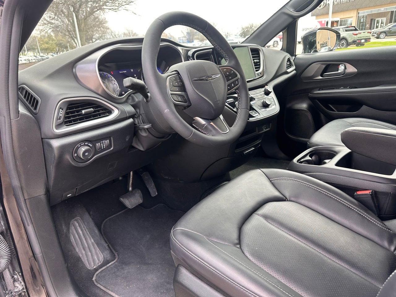 Used 2026 Chrysler Pacifica Select image 23