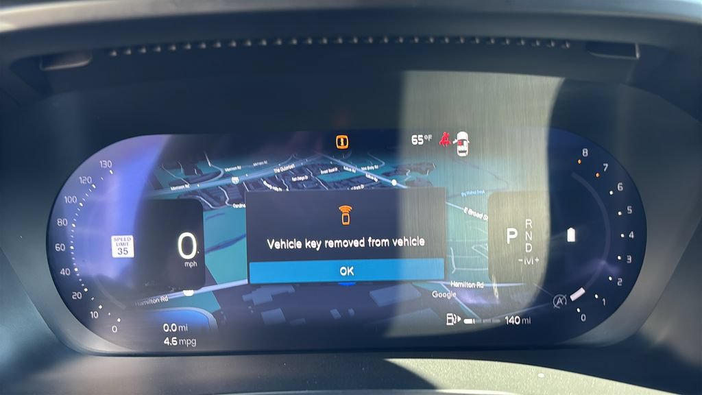 Certified 2026 Volvo XC40 B5 Plus AWD/4WD image 15