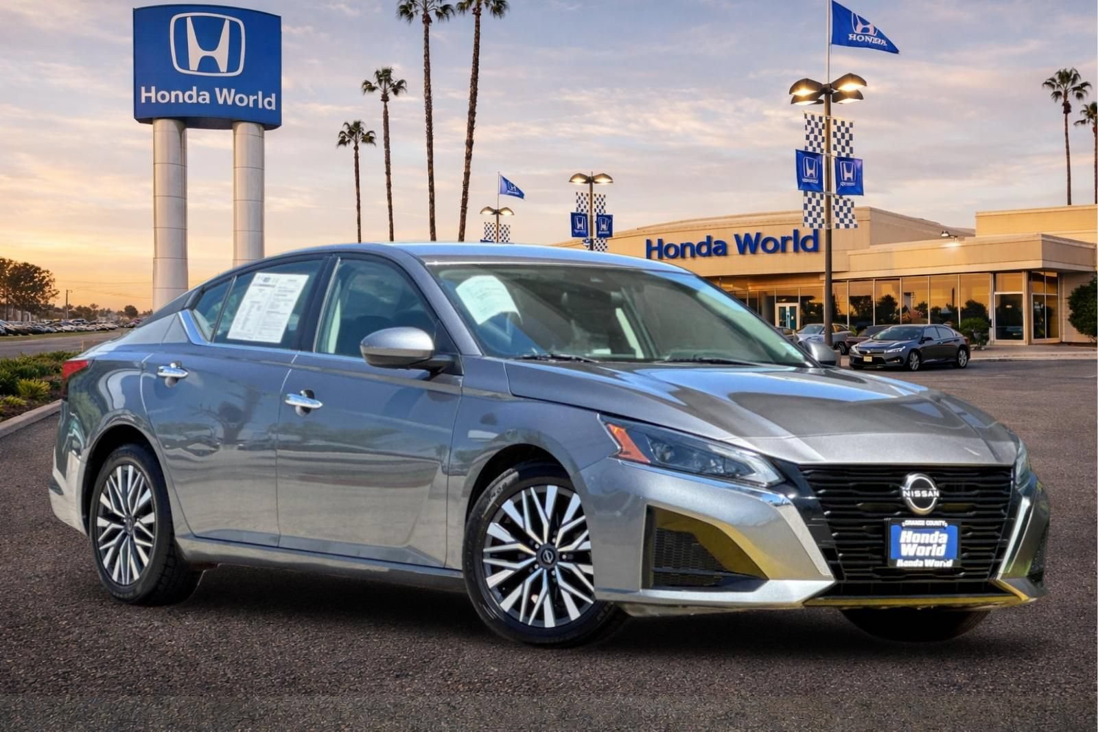 Used 2023 Nissan Altima 2.5 SV FWD image 2