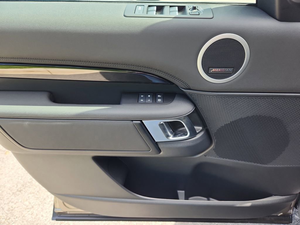 Certified 2025 Land Rover Discovery S AWD/4WD image 24