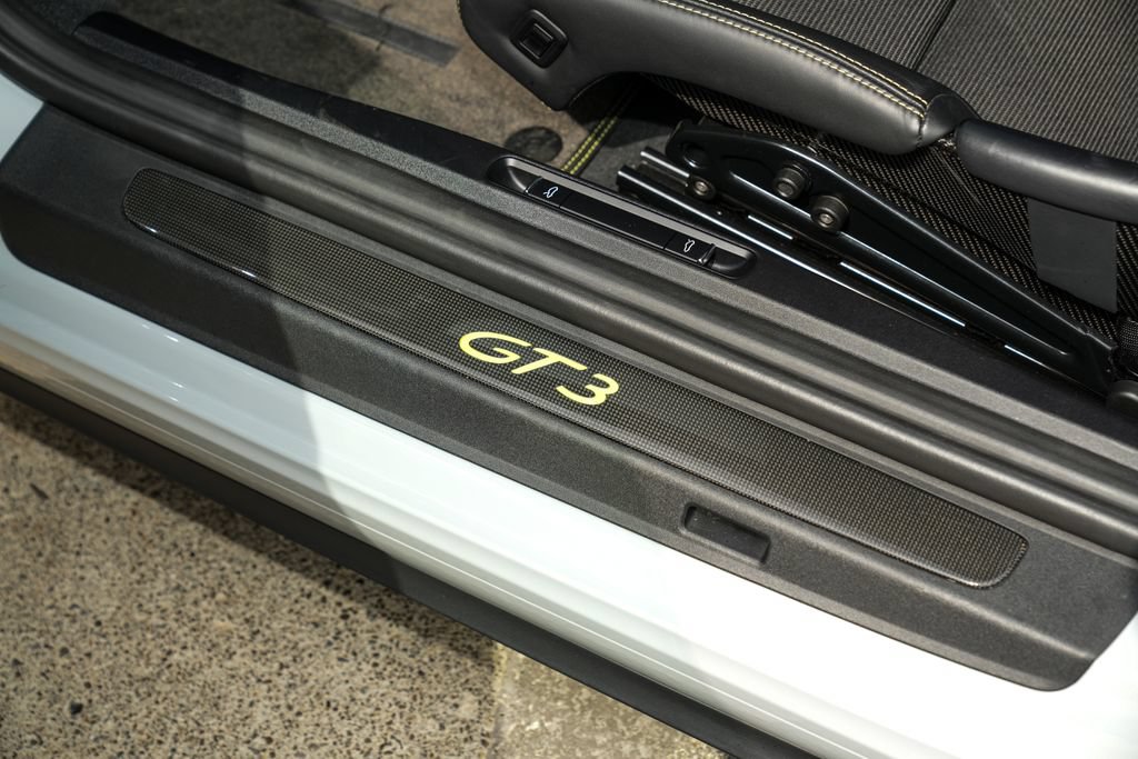 Certified 2018 Porsche 911 GT3 RWD image 20