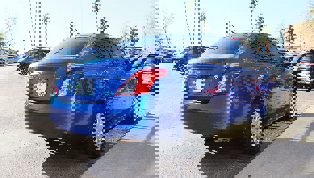 Used 2012 Nissan Versa SV image 13