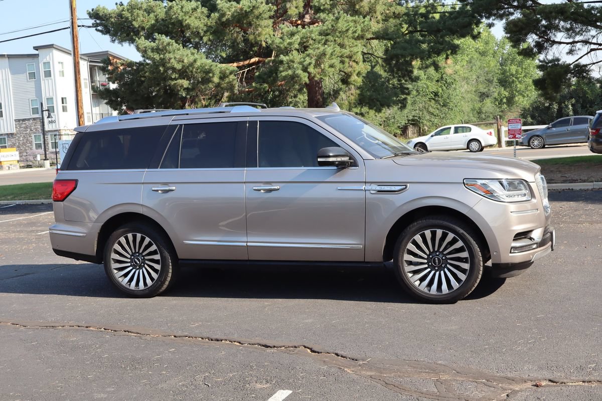 Used 2018 Lincoln Navigator Reserve w/ Technology Package AWD/4WD image 2