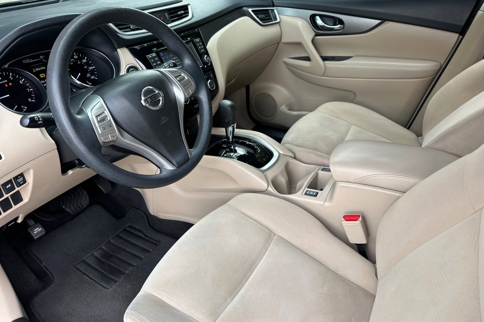 Used 2016 Nissan Rogue SV w/ SV Premium Package image 11