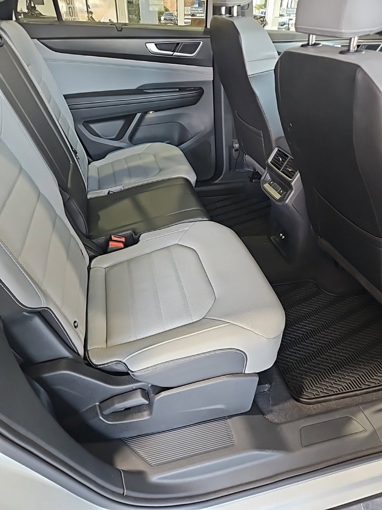 Used 2024 Volkswagen Atlas Cross Sport SEL R-Line image 17