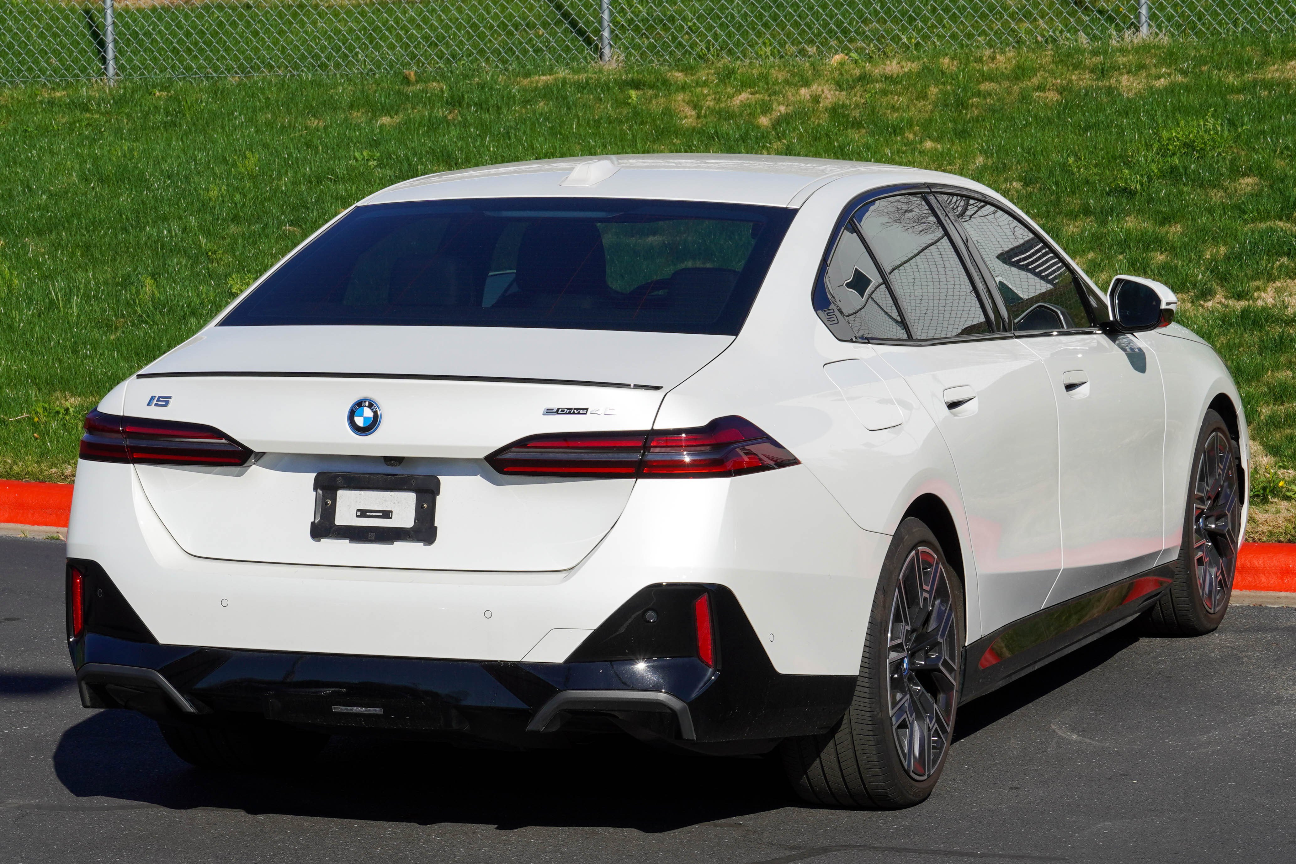 Used 2024 BMW i5 eDrive40i w/ M Sport Package image 8