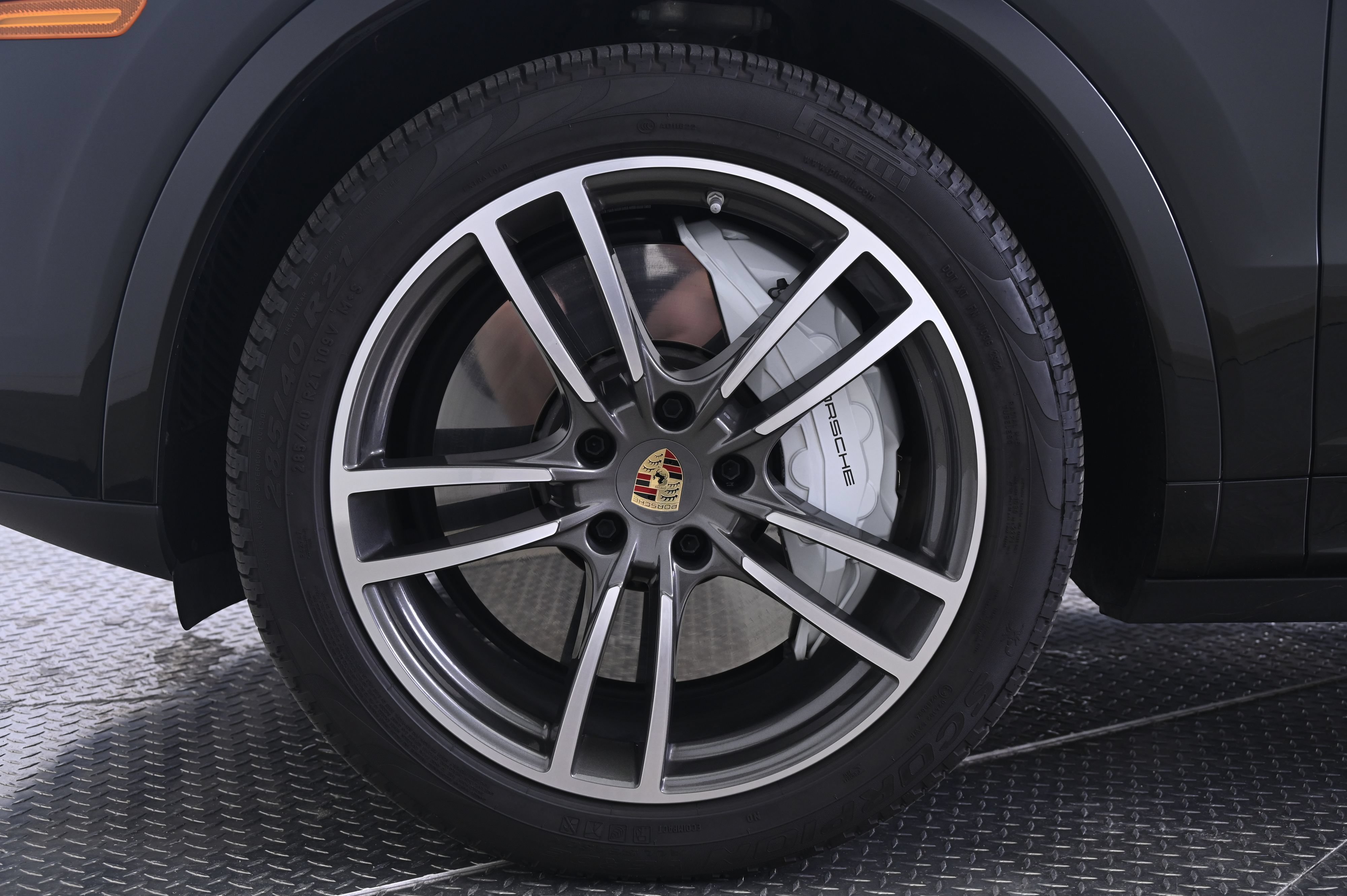 Used 2023 Porsche Cayenne Turbo AWD/4WD image 11
