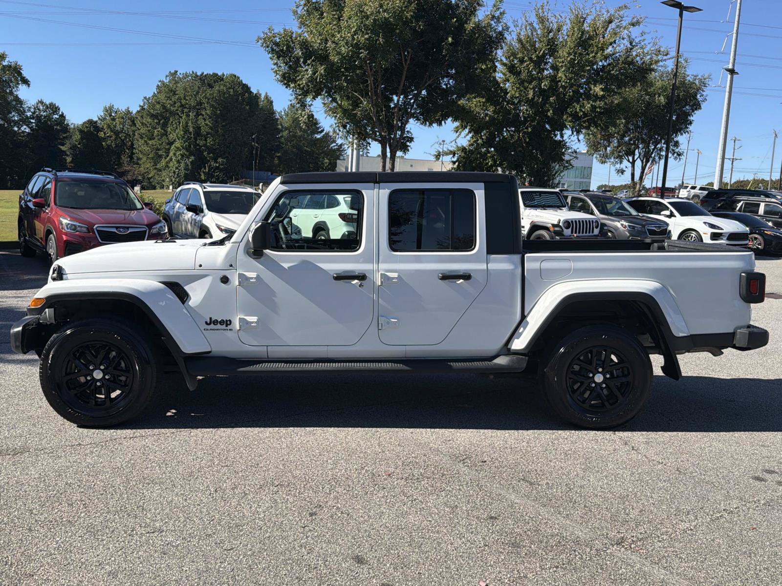 Used 2023 Jeep Gladiator Sport AWD/4WD image 6