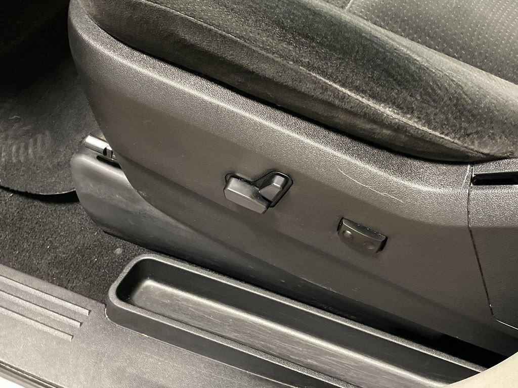 Used 2016 Dodge Grand Caravan SXT w/ Rear Park Assist Package FWD image 13