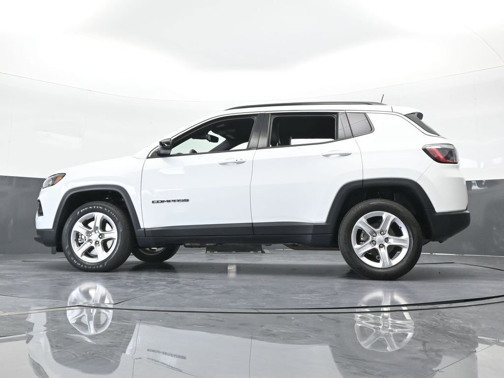 Used 2023 Jeep Compass Latitude image 21