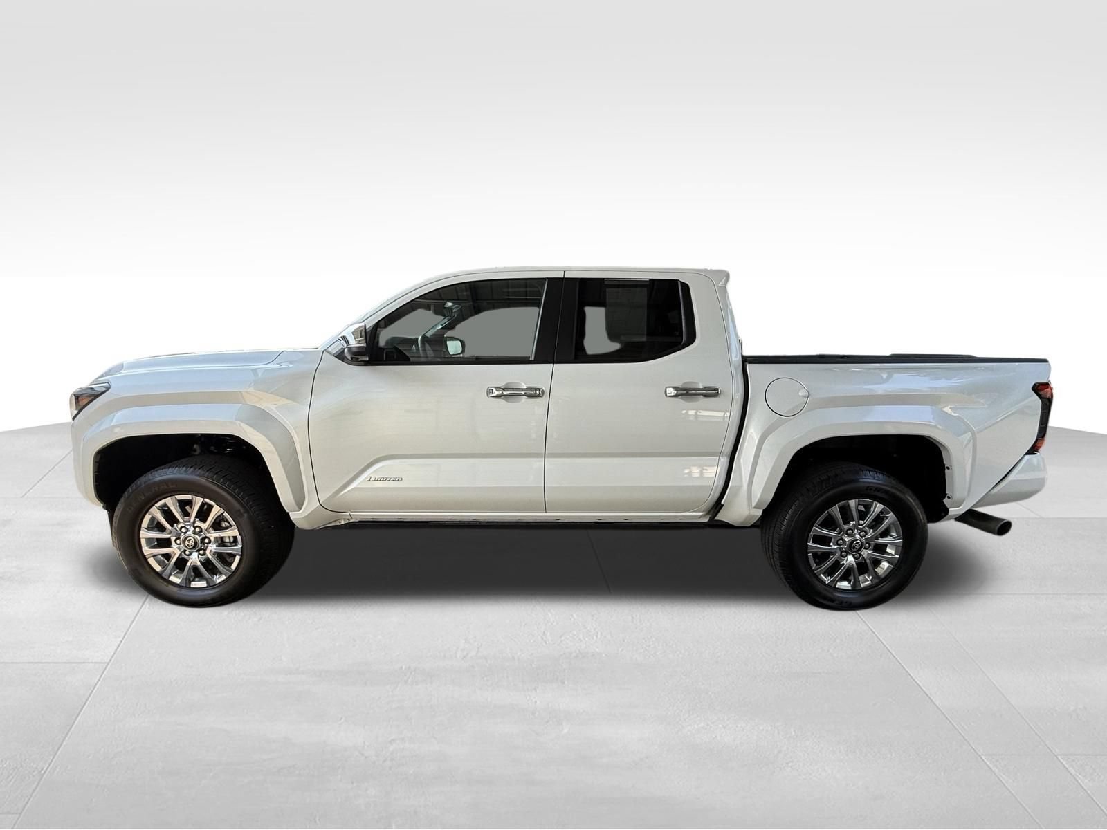 Used 2024 Toyota Tacoma Limited w/ Limited Package (LT) AWD/4WD image 9