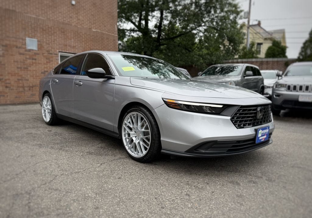 Used 2024 Honda Accord Sport image 3