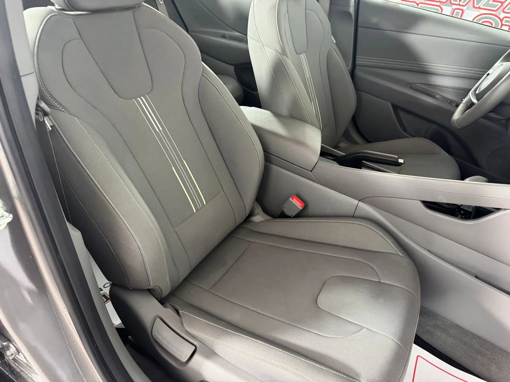 Used 2025 Hyundai Elantra Sport FWD image 33