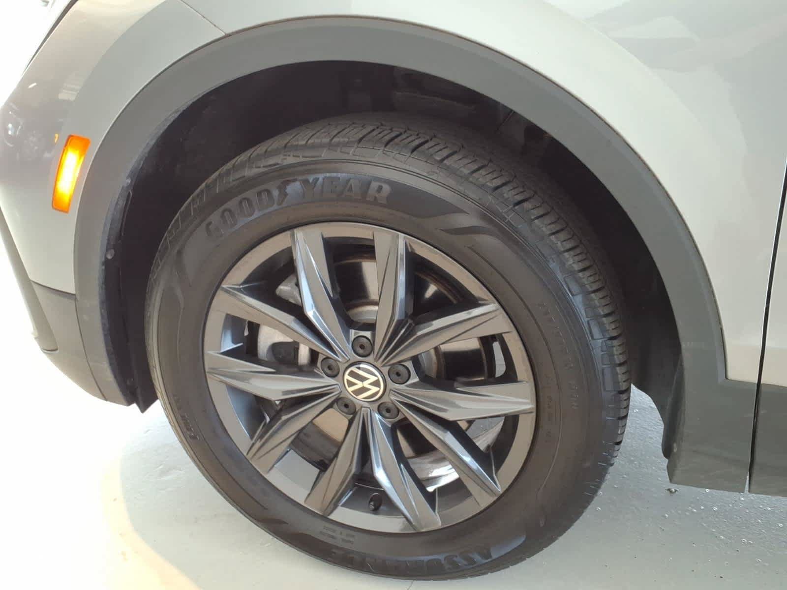 Used 2022 Volkswagen Tiguan SE AWD/4WD image 14