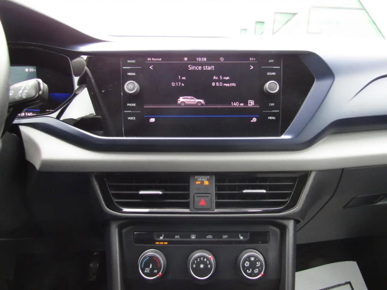 Used 2022 Volkswagen Taos SE image 10