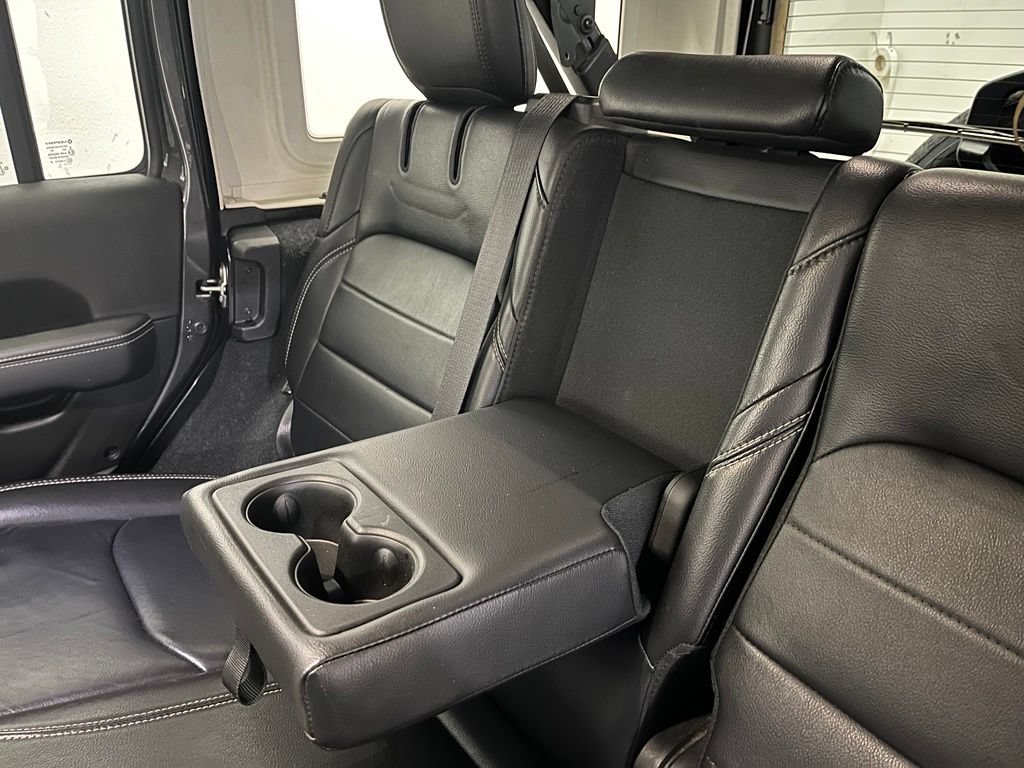 Used 2023 Jeep Wrangler Unlimited Sahara AWD/4WD image 14