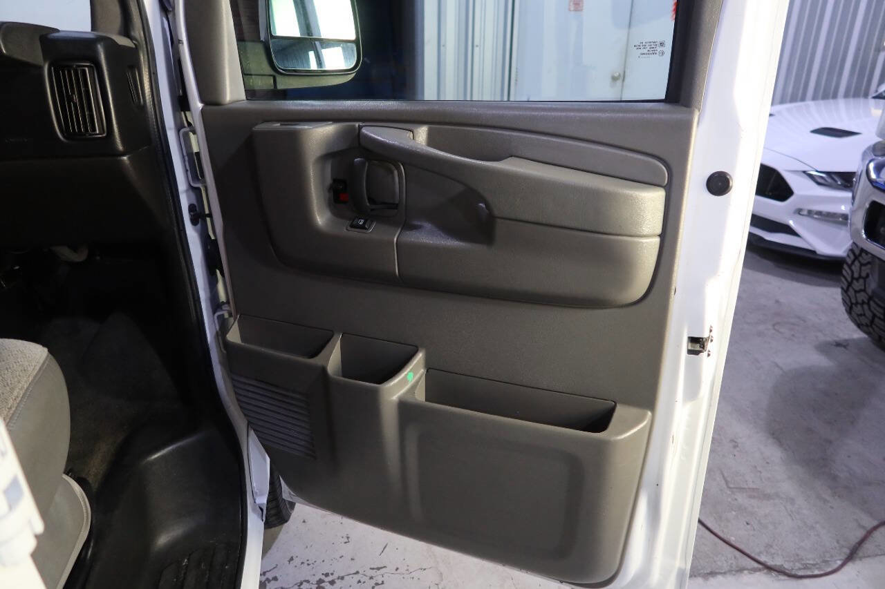 Used 2015 Chevrolet Express 3500 LT w/ LT Preferred Equipment Group image 13