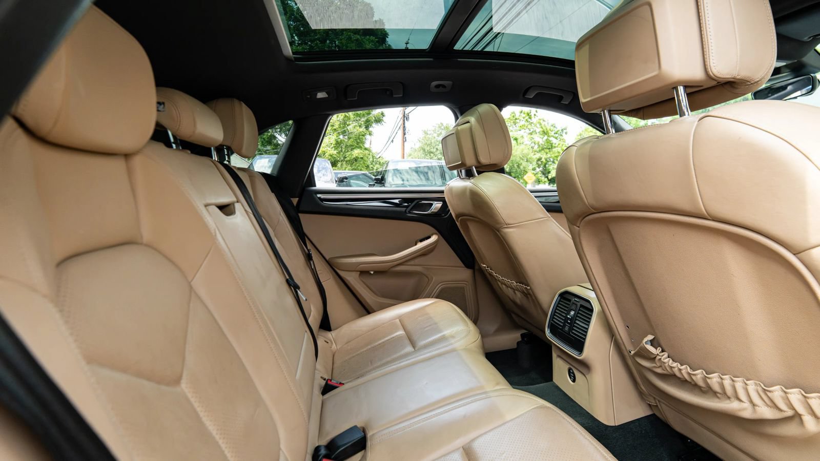 Used 2019 Porsche Macan AWD/4WD image 18