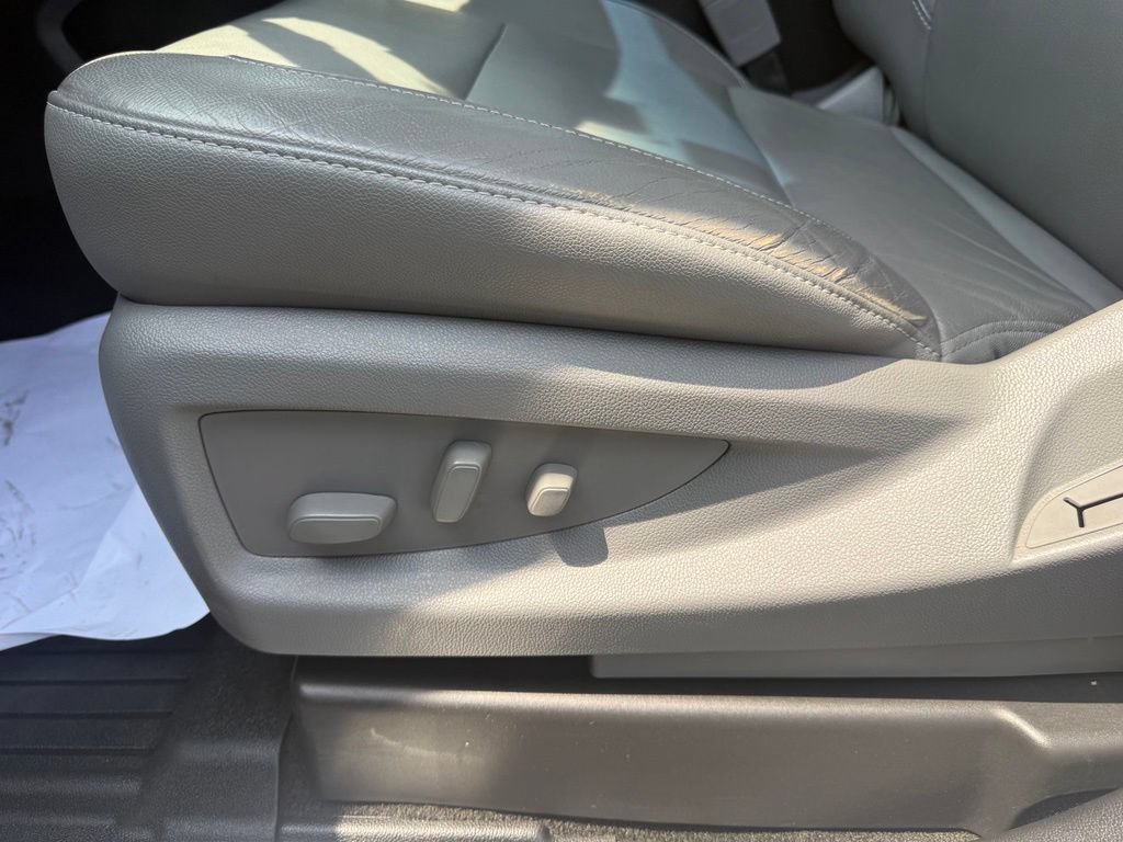 Used 2018 Chevrolet Tahoe LT w/ Luxury Package AWD/4WD image 14