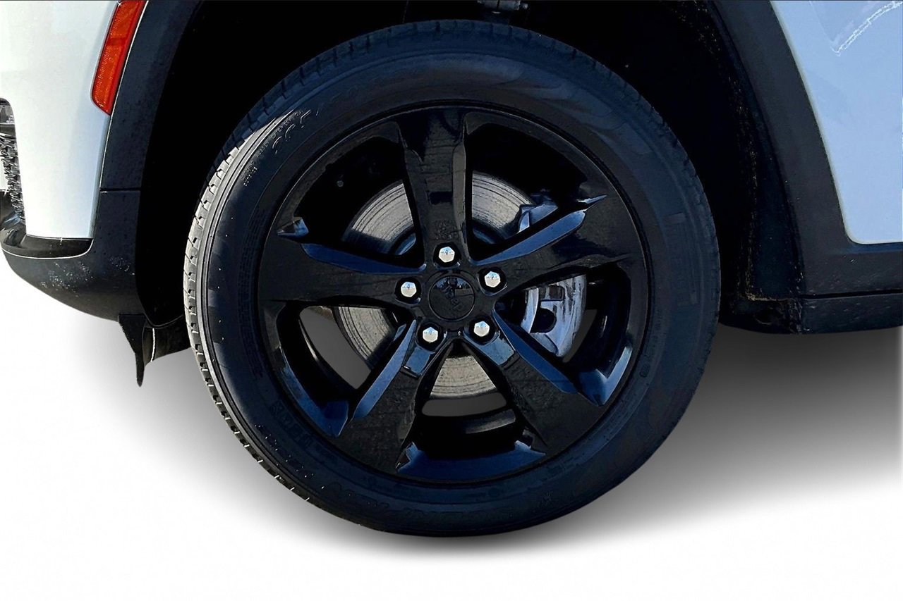 Used 2023 Jeep Grand Cherokee L Limited w/ Black Appearance Package image 33